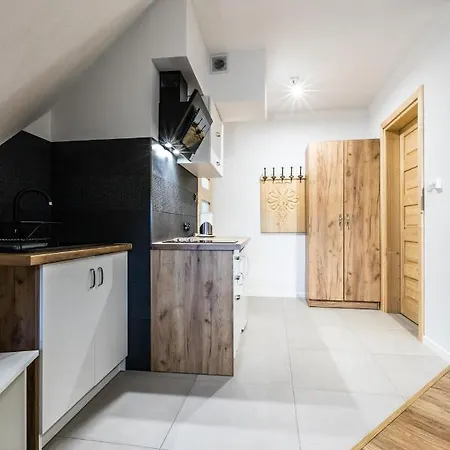 아파트 Parzenica 포로닌